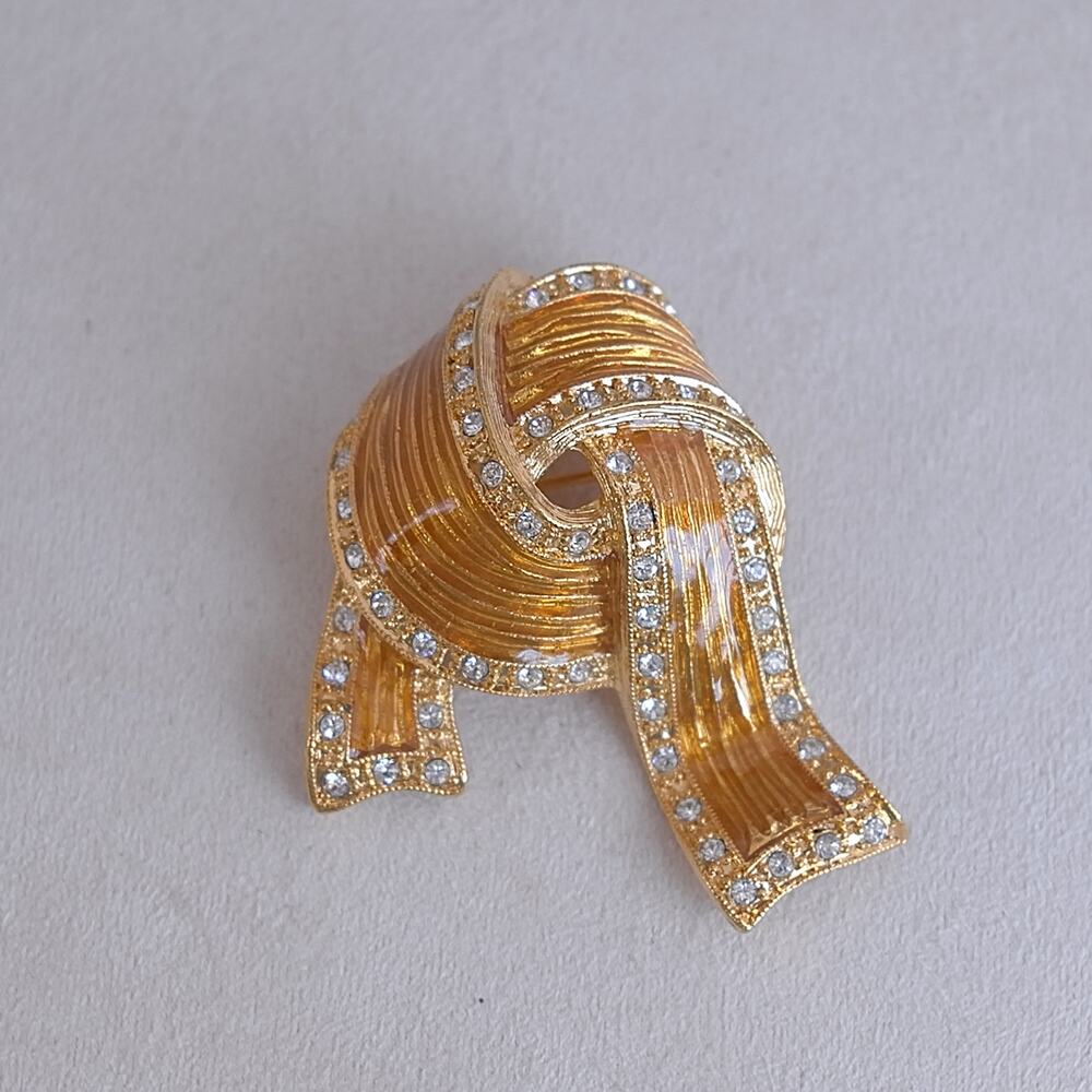 JBK Camrose And Kross Jacqueline Kennedy Knotted Ribbon Brooch Clear Rhinestone